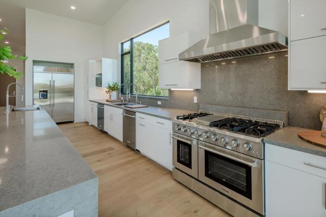 45 Calaveras Court, Hillsborough CA: https://media.crmls.org/mediaz/83e378c8-ce83-416e-8b12-80910d1b0efc.jpg
