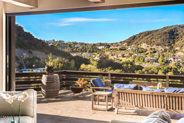 356 E Carlisle Road, Thousand Oaks CA: https://media.crmls.org/mediaz/83e39a8d-561f-45ad-afc4-2fb45ec7abb0.jpg