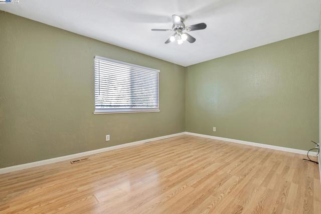 2141 Swan Ct, Union City CA: https://media.crmls.org/mediaz/83e3c45a-d653-4035-829c-d7fc8cb5e456.jpg
