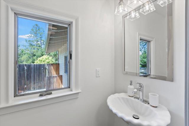 17095 Summit Way, Los Gatos CA: https://media.crmls.org/mediaz/83e40279-3649-4db1-845f-7597dbb9aabc.jpg