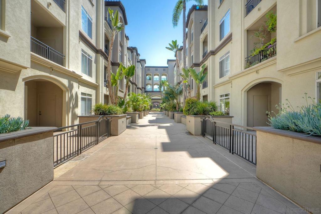 9253 Regents Road - photo 3
