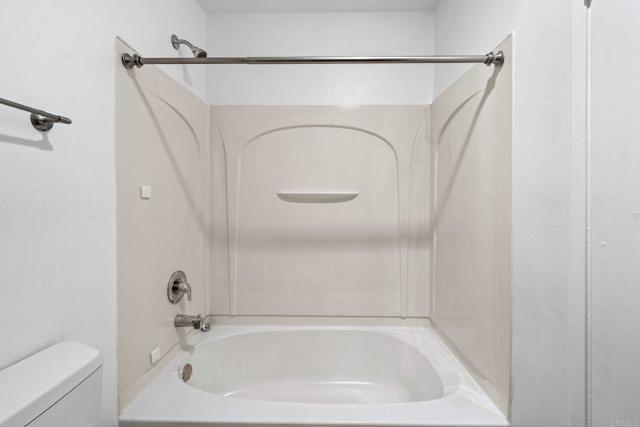 Detail Gallery Image 18 of 30 For 337 N Melrose Dr #E,  Vista,  CA 92083 - 2 Beds | 2 Baths