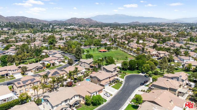 11501 Trailrun Court, Riverside CA: https://media.crmls.org/mediaz/83e49d17-09aa-4780-9ba1-03e1e574fdd2.jpg