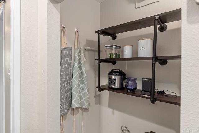 3404 Oak Cliff Dr, Fallbrook CA: https://media.crmls.org/mediaz/83e54f54-5183-42e1-a6de-f5c54c24dcb6.jpg