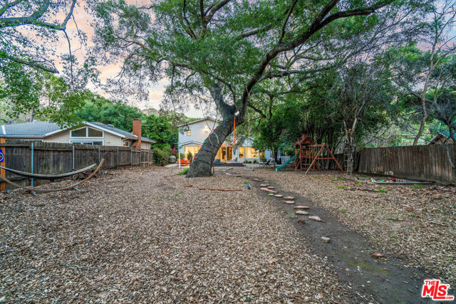 1514 Willow Drive, Topanga CA: https://media.crmls.org/mediaz/83e56945-f5c9-49f5-a750-65640026c249.jpg