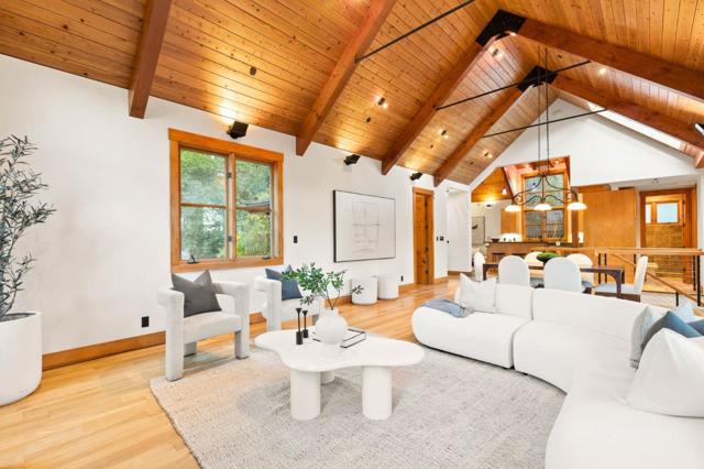 10 Winding Way, San Carlos CA: https://media.crmls.org/mediaz/83e5beed-2a81-4041-9605-d9ee0b2a637b.jpg