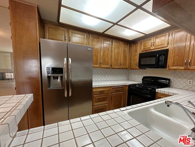 8515 Falmouth Avenue, Playa del Rey CA: https://media.crmls.org/mediaz/83e5f3cf-00d6-46ed-86bb-bad1f489f3fe.jpg