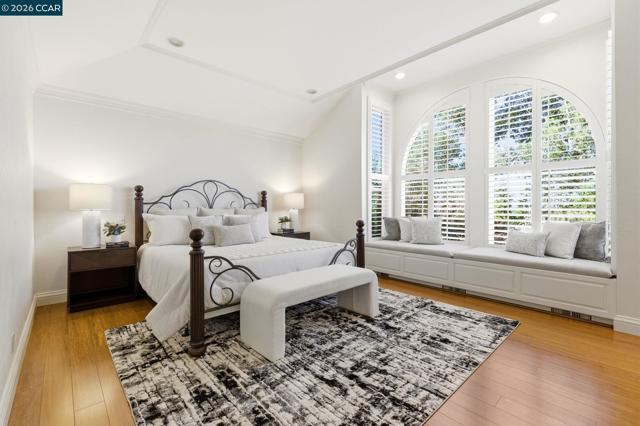 Image 18 of 50 For 725 Castle Rock Rd