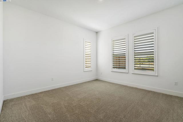 665 River Bend Dr, Lathrop CA: https://media.crmls.org/mediaz/83e64e61-4192-4dd3-af36-dd9b4889a493.jpg