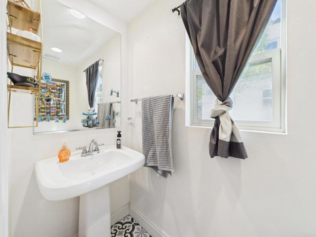 Detail Gallery Image 12 of 38 For 1922 Corte Zafiro #136,  Chula Vista,  CA 91913 - 3 Beds | 2/1 Baths