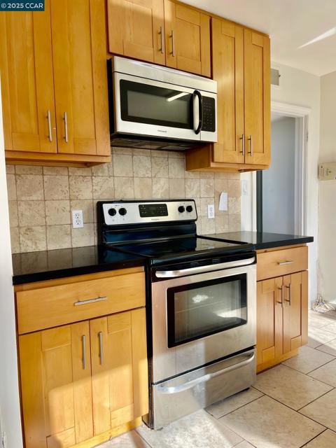 3530 Clinton Ave, Richmond CA: https://media.crmls.org/mediaz/83e67a07-6aa3-435f-9bc6-7ca14b0c27f1.jpg