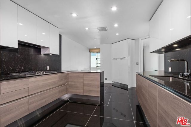 10490 Wilshire Boulevard, Los Angeles CA: https://media.crmls.org/mediaz/83e6cdfb-4033-40c2-9270-a2967471e177.jpg