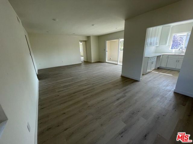 553 N Flores Street, West Hollywood CA: https://media.crmls.org/mediaz/83e6f686-fc1c-4d87-bdc3-7e484dd9ba88.jpg