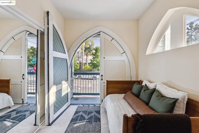 6300 Shattuck Ave, Oakland CA: https://media.crmls.org/mediaz/83e70208-b62c-474f-b510-52ff7c43f3a8.jpg