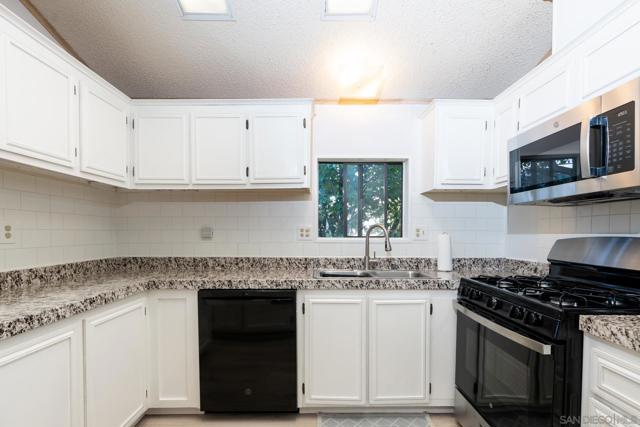 13490 Highway 8 Business, Lakeside CA: https://media.crmls.org/mediaz/83e79049-9312-4658-96dd-4cbc39b244a8.jpg