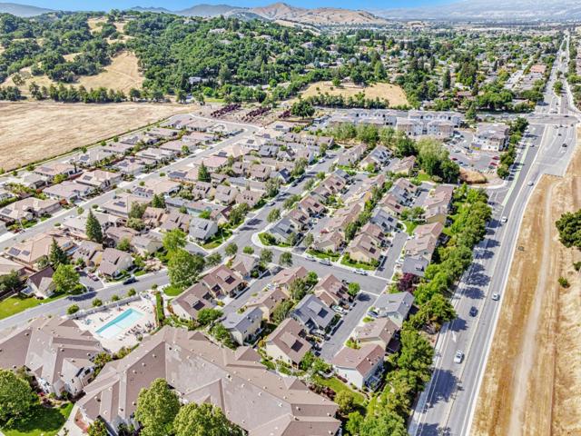1554 Rosette Way, Gilroy CA: https://media.crmls.org/mediaz/83e7b88b-ce2d-4f83-aacd-bb243c345c50.jpg