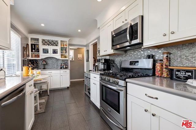 4844 W 94th Street, Inglewood CA: https://media.crmls.org/mediaz/83e7c6bd-bfd9-41d0-ab1b-ab6cc72f3f44.jpg