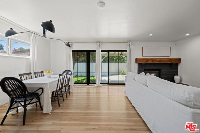 6827 Bianca Avenue photo 8