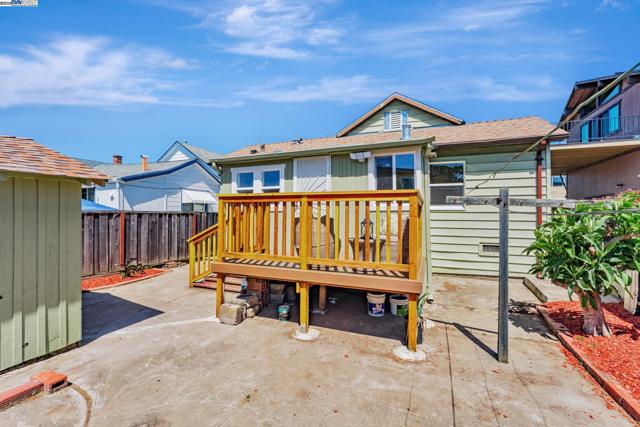 2720 Short St, Oakland CA: https://media.crmls.org/mediaz/83e7ee51-6851-43cb-9c4c-0267bc675476.jpg