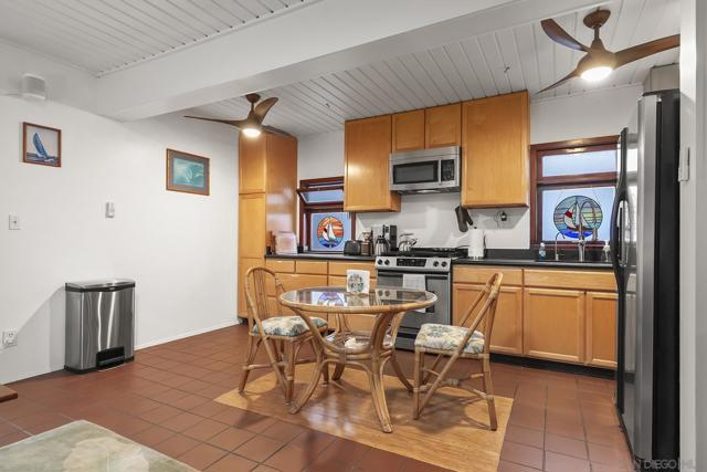 5038 40 W Point Loma Blvd, San Diego CA: https://media.crmls.org/mediaz/83e82681-d320-462c-9dab-26db64f6034f.jpg