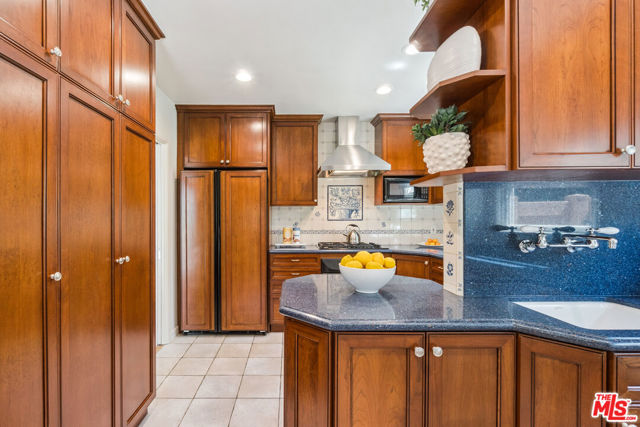 14741 Killion Street, Sherman Oaks CA: https://media.crmls.org/mediaz/83e8a24a-2e9e-4dd7-b9d5-73bdda0aeda9.jpg