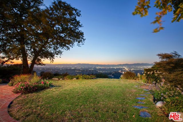 15401 Mulholland Drive, Los Angeles CA: https://media.crmls.org/mediaz/83e8bd00-f76d-4d70-bc91-ef414e21dc0f.jpg