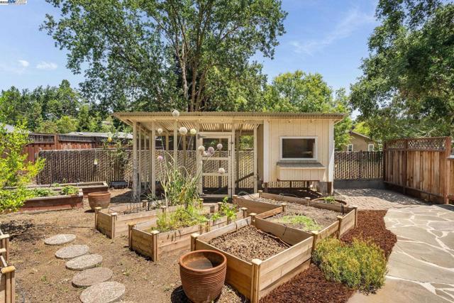 20 Donna Ln, Danville CA: https://media.crmls.org/mediaz/83e8e824-e2fd-4696-9de1-5eb8b014ad94.jpg