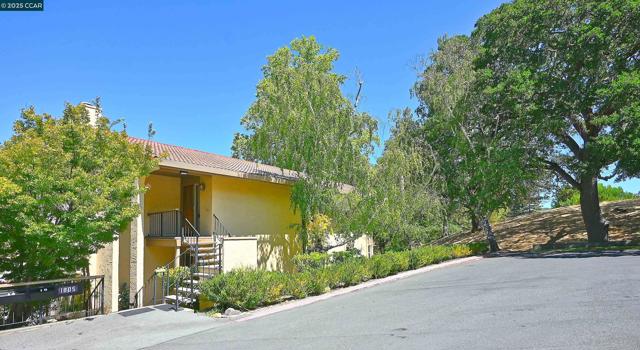 1805 Ptarmigan Dr, Walnut Creek CA: https://media.crmls.org/mediaz/83e8fd40-19b8-4881-8a52-6cb64dd26879.jpg