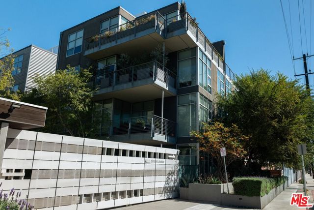 4080 Glencoe Avenue, Marina del Rey CA: https://media.crmls.org/mediaz/83e90db3-9a56-4aae-8d63-cb78cbf8ba90.jpg