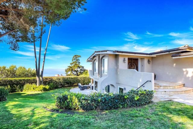 6130 Terryhill Drive, La Jolla CA: https://media.crmls.org/mediaz/83e93122-0c3d-42f8-a17c-06b28f561f62.jpg