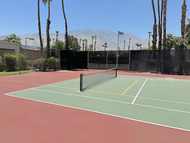 1262 Sunflower N Circle, Palm Springs CA: https://media.crmls.org/mediaz/83e951e2-9720-4ff6-8fe0-bb058020eb30.jpg