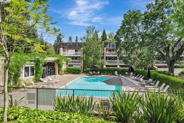 675 Sharon Park Dr, Menlo Park CA: https://media.crmls.org/mediaz/83e9a983-af43-43a3-a83e-ee7953fb89cc.jpg