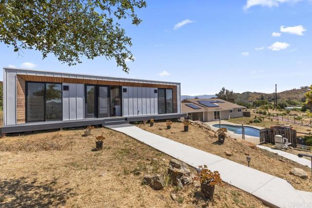 Detail Gallery Image 1 of 1 For 6825 6827 Kellyn Ln, Vista,  CA 92084 - 6 Beds | 3 Baths