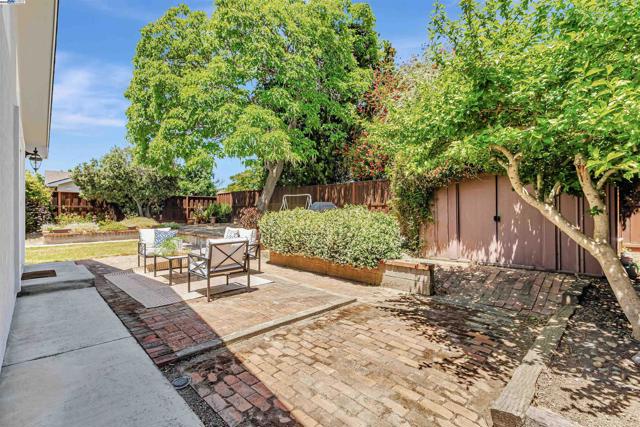 37972 Ballard Dr, Fremont CA: https://media.crmls.org/mediaz/83ea333b-62b8-4cc0-825f-88ab5e4827ef.jpg