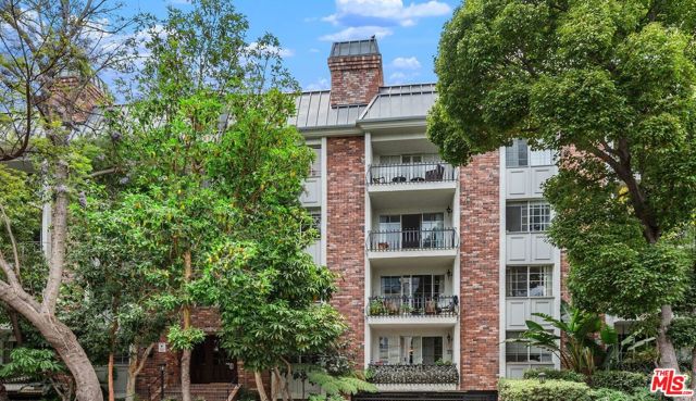 1375 Kelton Avenue, Los Angeles CA: https://media.crmls.org/mediaz/83ea7419-7803-455b-8e53-2f9131c35749.jpg
