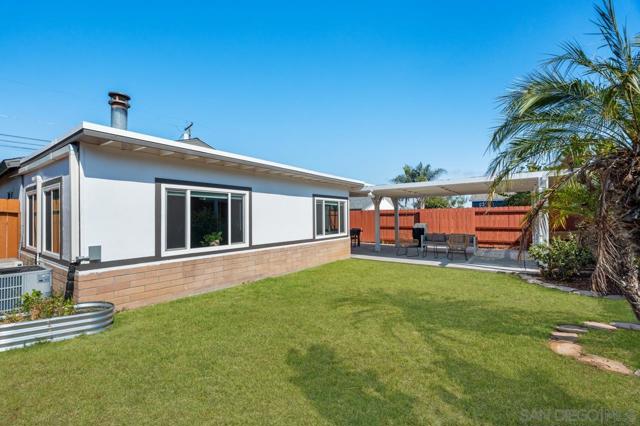 2170 Montclair St, San Diego CA: https://media.crmls.org/mediaz/83eb276b-734b-4037-b690-12a7aeb0bac7.jpg