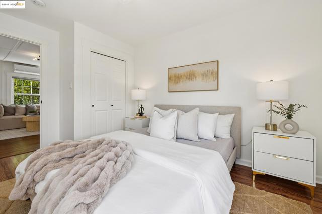 1642 10Th St, Berkeley CA: https://media.crmls.org/mediaz/83eb303b-b9a9-4b77-aea3-d3cac3805d4c.jpg