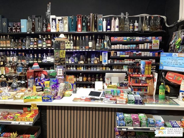 19345 Indian Canyon, Palm Springs CA: https://media.crmls.org/mediaz/83eb6909-c086-4ee1-b6d9-1f7d44550070.jpg