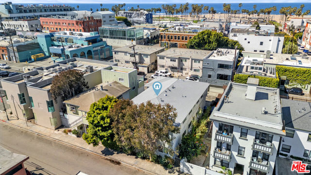 1411 Innes Place, Venice CA: https://media.crmls.org/mediaz/83eb6d2d-031b-4521-b0b4-e03737f4f9ed.jpg
