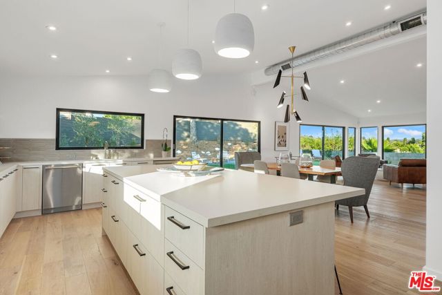 8400 Edwin Drive, Los Angeles CA: https://media.crmls.org/mediaz/83ebda0d-d377-4cbe-8efa-f310cff13e9f.jpg