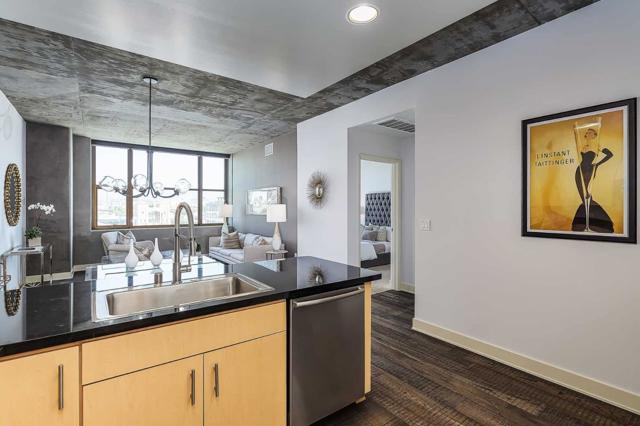 311 2nd Street, Oakland CA: https://media.crmls.org/mediaz/83eca86d-3cee-4da1-86d5-209a6955169f.jpg