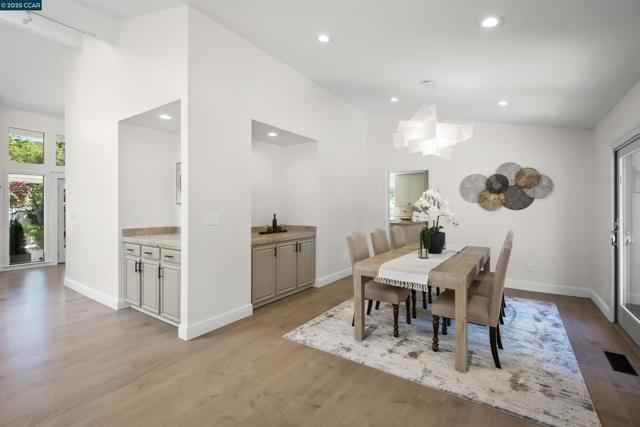 709 Liquidamber Pl, Danville CA: https://media.crmls.org/mediaz/83ecb564-0af7-4151-8c0f-e01241bc8cb3.jpg
