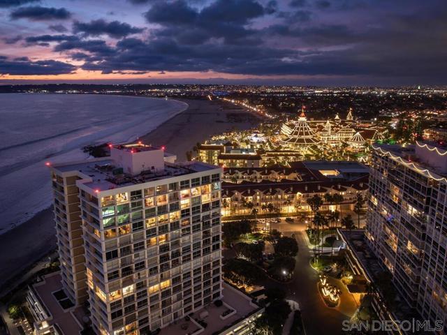 1720 Avenida del Mundo, Coronado CA: https://media.crmls.org/mediaz/83ed54d1-d00e-4eee-844d-dfd03e4344b3.jpg