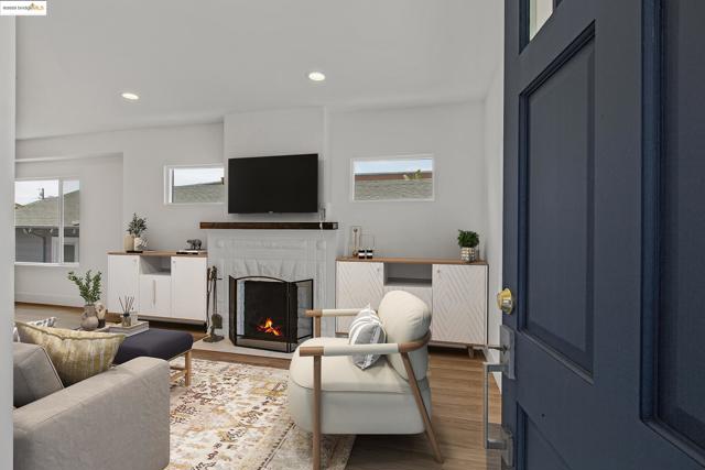 2906 Adeline St, Oakland CA: https://media.crmls.org/mediaz/83ed56aa-85b1-4680-baa1-47620ae71c2a.jpg