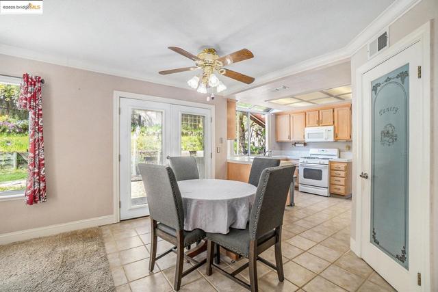 4606 Arabian WAY, Antioch CA: https://media.crmls.org/mediaz/83edcb2d-df94-43c8-8f77-6d41d435cc61.jpg