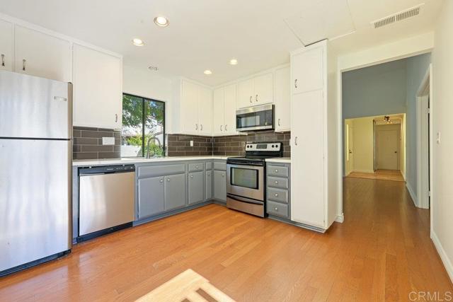 2013 Billy Glen, Escondido CA: https://media.crmls.org/mediaz/83ee0695-1cb2-4b63-bf55-424e664973f6.jpg