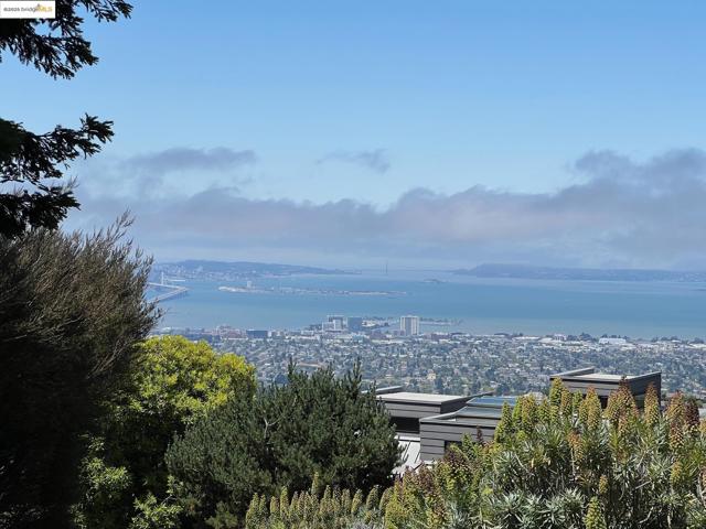 5950 Grizzly Peak Blvd, Oakland CA: https://media.crmls.org/mediaz/83ee93f5-fb49-4973-b4d7-66d3f327019b.jpg