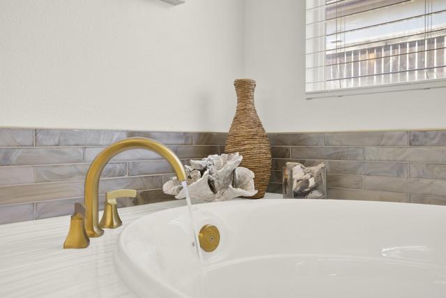 10576 Pinion Trl, Escondido CA: https://media.crmls.org/mediaz/83eec743-0ddf-4b41-b029-d945772ac764.jpg