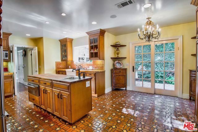 2653 PATRICIA Avenue, Los Angeles CA: https://media.crmls.org/mediaz/83ef566e-56ce-4ecf-975b-d866729485b2.jpg