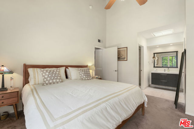1655 Greenfield Avenue, Los Angeles CA: https://media.crmls.org/mediaz/83efbee7-4c18-47ec-b401-633e80a0c851.jpg